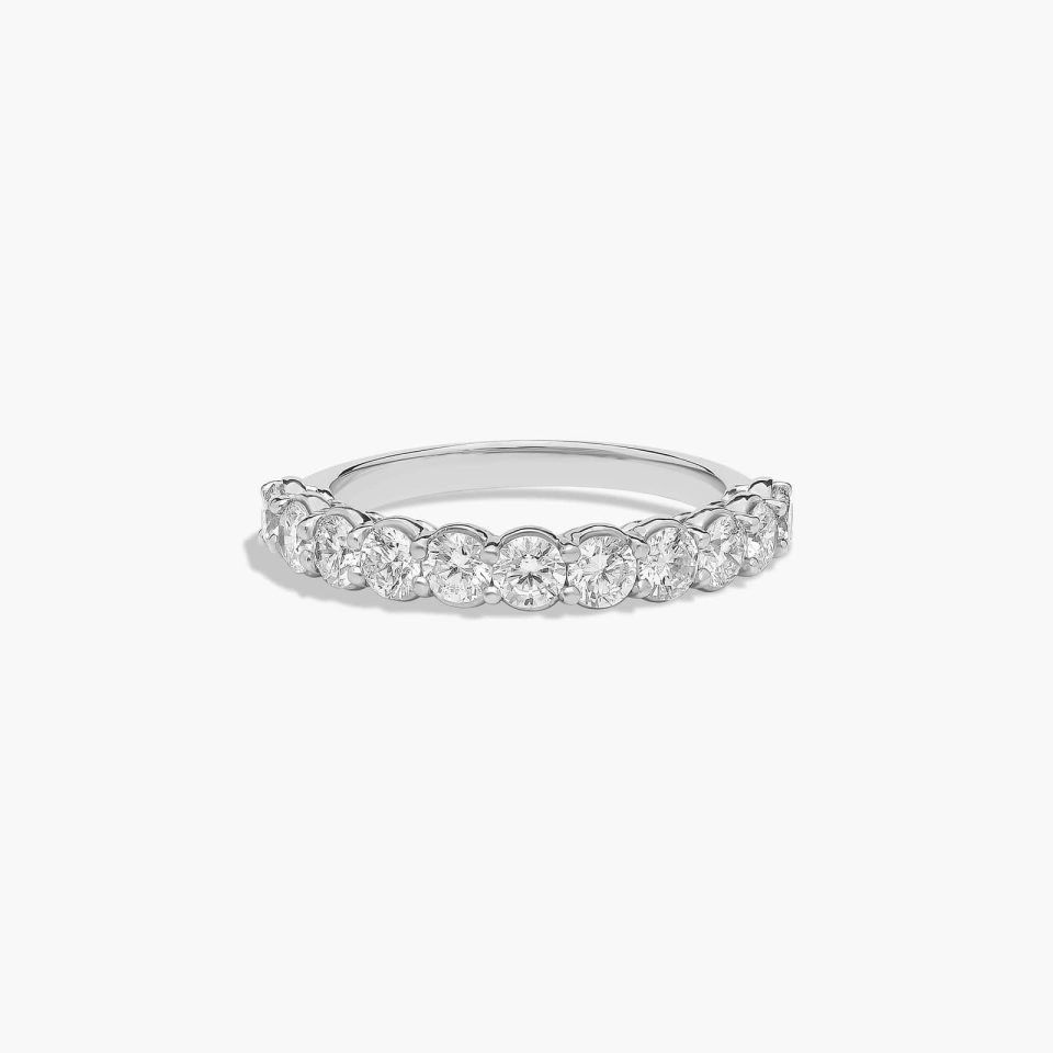 18K White Gold Prong Set Diamond Wedding Ring (1 CTW.)